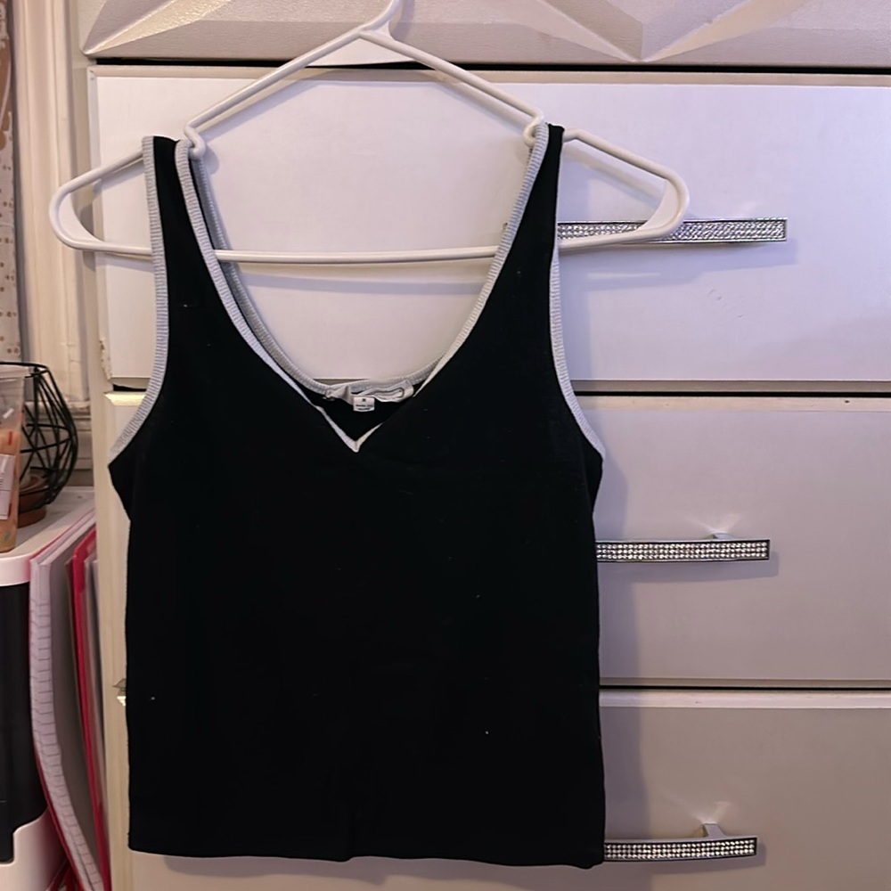Hippy rose, medium black and white crop top